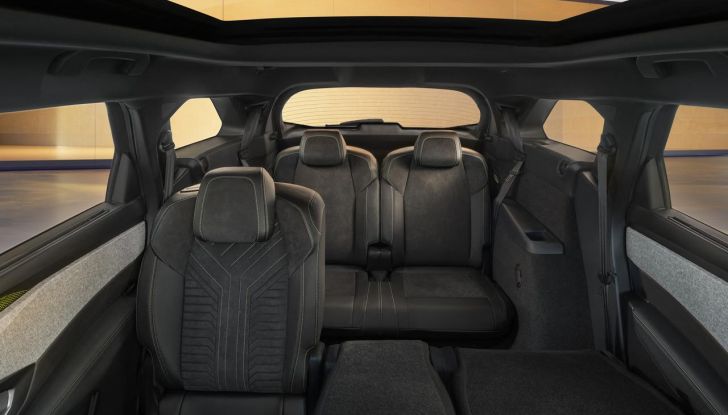 Peugeot E-5008 2025: caratteristiche, design, abitacolo, versioni e autonomia - Foto 11 di 58