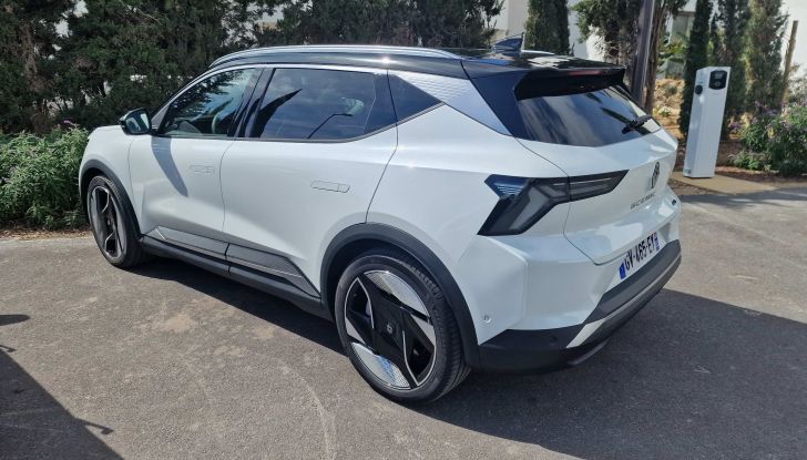 Renault Scenic E-Tech Electric prova su strada, consumi e prestazioni - Foto 7 di 11
