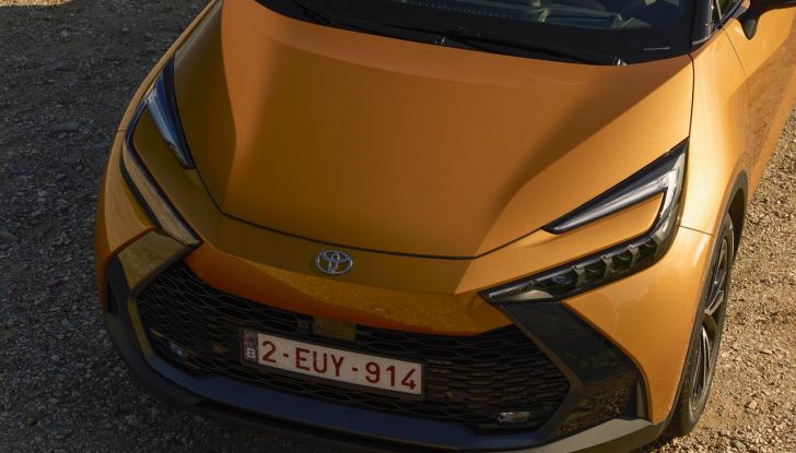Toyota C-HR Plug-in Hybrid 220: il SUV ibrido plug-in con doppio DNA - Foto 10 di 32