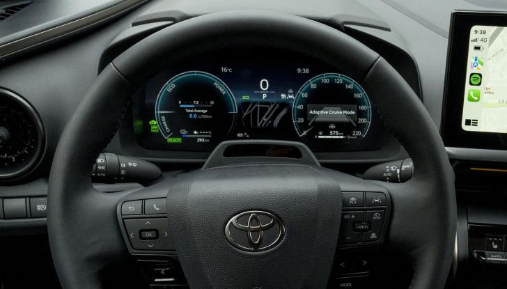 Toyota C-HR Plug-in Hybrid 220: il SUV ibrido plug-in con doppio DNA - Foto 22 di 32