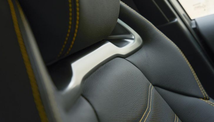 Toyota C-HR Plug-in Hybrid 220: il SUV ibrido plug-in con doppio DNA - Foto 24 di 32