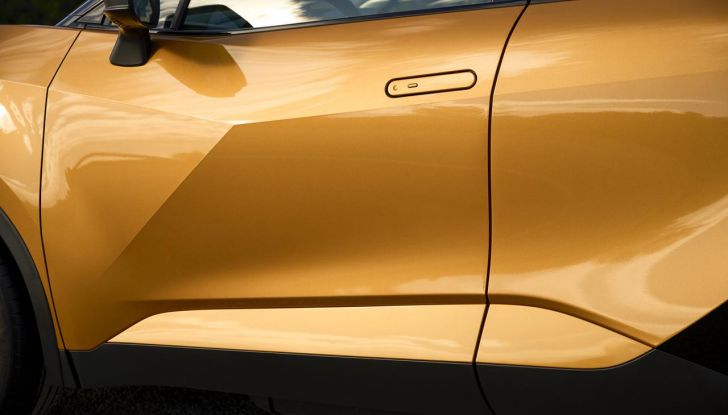 Toyota C-HR Plug-in Hybrid 220: il SUV ibrido plug-in con doppio DNA - Foto 7 di 32