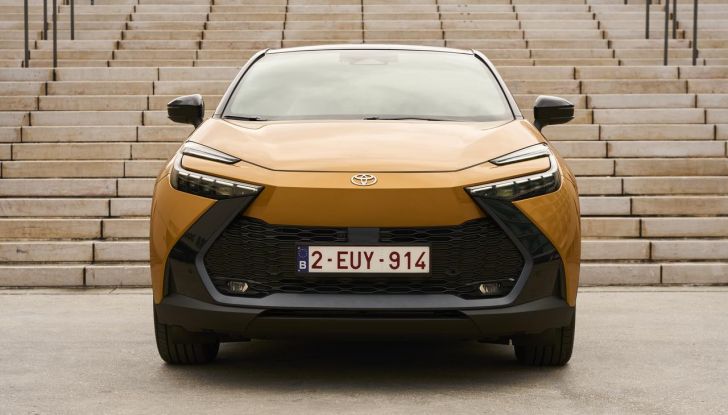 Toyota C-HR Plug-in Hybrid 220: il SUV ibrido plug-in con doppio DNA - Foto 29 di 32