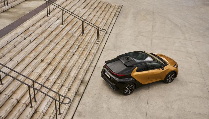 Toyota C-HR Plug-in Hybrid 220: il SUV ibrido plug-in con doppio DNA - Foto 31 di 32