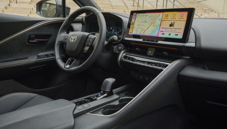 Toyota C-HR Plug-in Hybrid 220: il SUV ibrido plug-in con doppio DNA - Foto 14 di 32