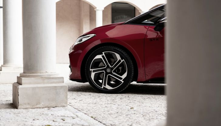 Volkswagen ID.3 GTX e ID.7 GTX Tourer: debuttano le due nuove sportive elettriche - Foto 15 di 85