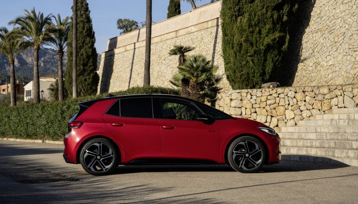 Volkswagen ID.3 GTX e ID.7 GTX Tourer: debuttano le due nuove sportive elettriche - Foto 3 di 85