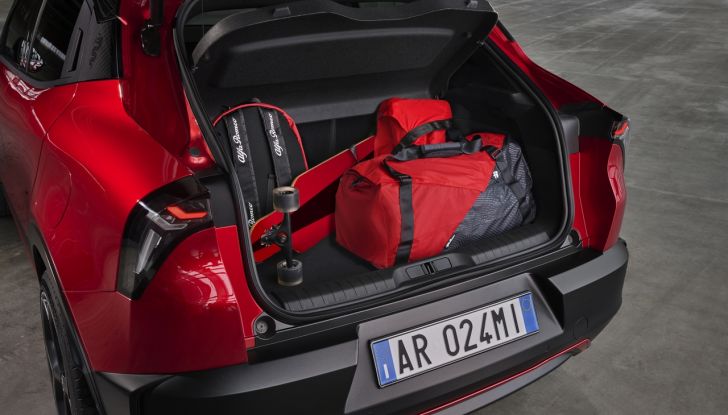 Alfa Romeo Milano cambia nome: ecco come si chiamerà - Foto 37 di 48