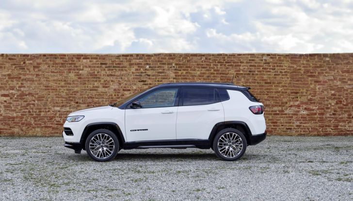 Jeep Compass e Renegade e-Hybrid 2024: caratteristiche, design, abitacolo e motore - Foto 19 di 38