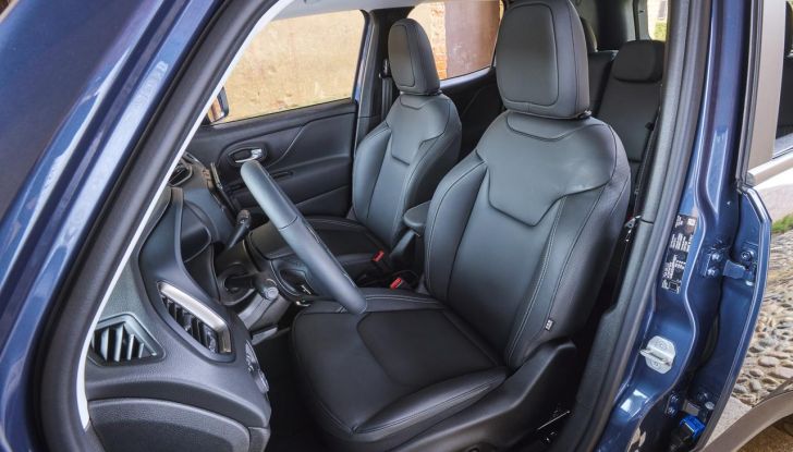 Jeep Compass e Renegade e-Hybrid 2024: caratteristiche, design, abitacolo e motore - Foto 32 di 38