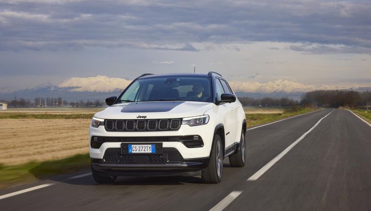 Jeep Compass e Renegade e-Hybrid 2024: caratteristiche, design, abitacolo e motore - Foto 12 di 38