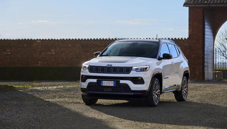 Jeep Compass e Renegade e-Hybrid 2024: caratteristiche, design, abitacolo e motore - Foto 20 di 38