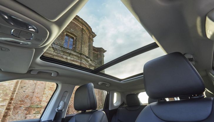 Jeep Compass e Renegade e-Hybrid 2024: caratteristiche, design, abitacolo e motore - Foto 22 di 38