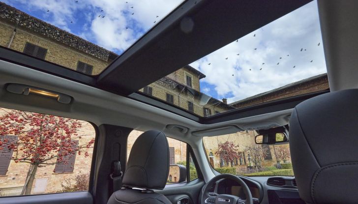 Jeep Compass e Renegade e-Hybrid 2024: caratteristiche, design, abitacolo e motore - Foto 33 di 38