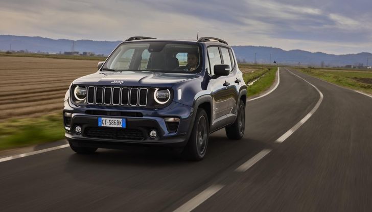 Jeep Compass e Renegade e-Hybrid 2024: caratteristiche, design, abitacolo e motore - Foto 27 di 38