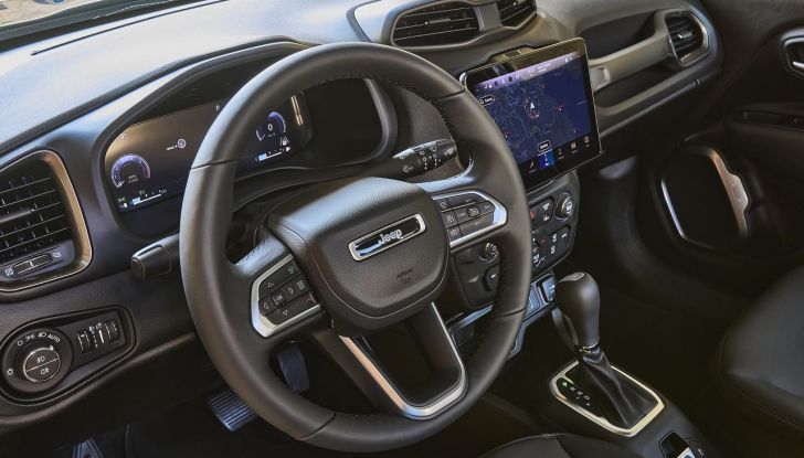 Jeep Compass e Renegade e-Hybrid 2024: caratteristiche, design, abitacolo e motore - Foto 31 di 38