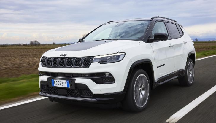 Jeep Compass e Renegade e-Hybrid 2024: caratteristiche, design, abitacolo e motore - Foto 15 di 38