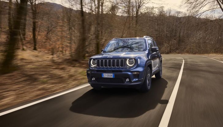 Jeep Compass e Renegade e-Hybrid 2024: caratteristiche, design, abitacolo e motore - Foto 23 di 38