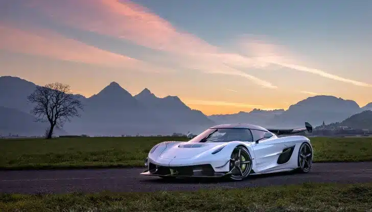 Verso il record di velocità del 2024: le hypercar più veloci al Mondo - Foto 12 di 17