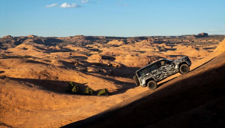 Land Rover Defender Octa teaser