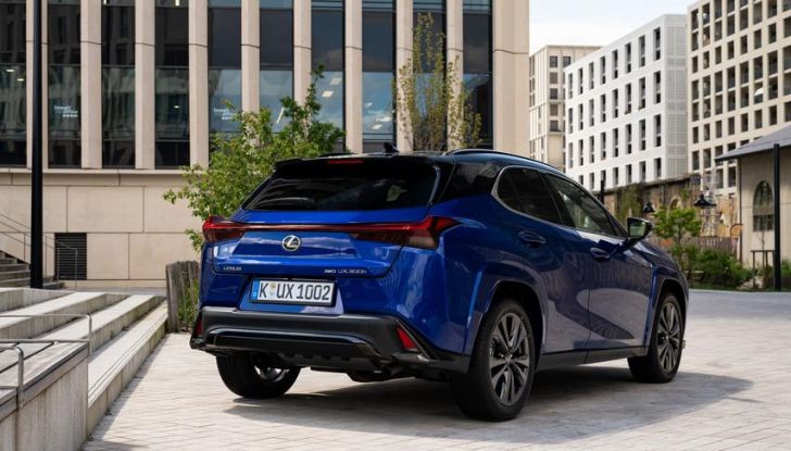 Lexus UX 300h: il crossover si aggiorna con l’arrivo del model year 2024 - Foto 8 di 136