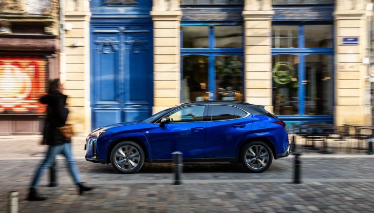 Lexus UX 300h: il crossover si aggiorna con l’arrivo del model year 2024 - Foto 23 di 136