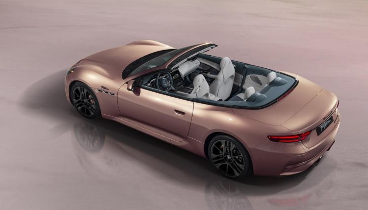 Maserati GranCabrio Folgore: caratteristiche, design, abitacolo, motore, prestazioni e autonomia - Foto 21 di 61