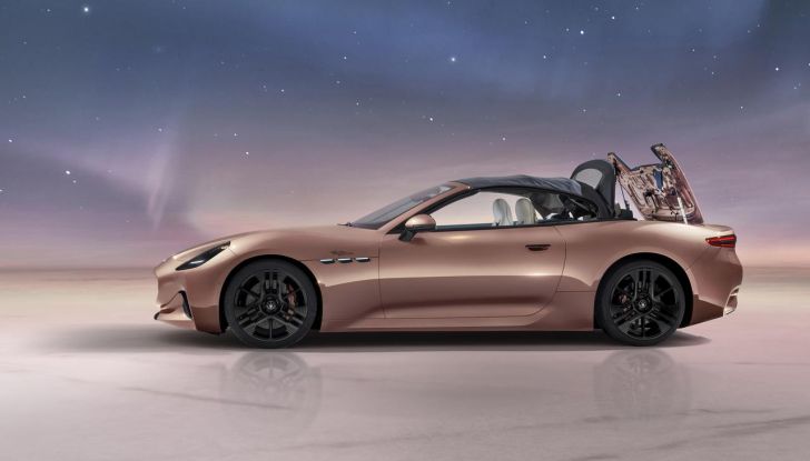 Maserati GranCabrio Folgore: caratteristiche, design, abitacolo, motore, prestazioni e autonomia - Foto 11 di 61