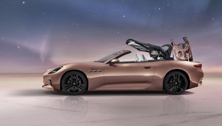 Maserati GranCabrio Folgore: caratteristiche, design, abitacolo, motore, prestazioni e autonomia - Foto 12 di 61