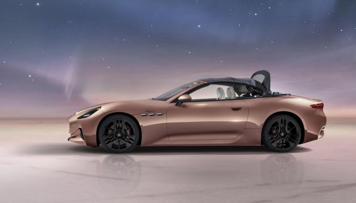 Maserati GranCabrio Folgore: caratteristiche, design, abitacolo, motore, prestazioni e autonomia - Foto 10 di 61