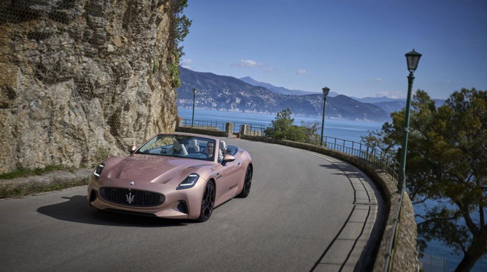 Maserati GranCabrio Folgore: caratteristiche, design, abitacolo, motore, prestazioni e autonomia