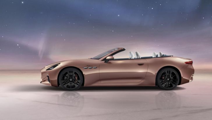 Maserati GranCabrio Folgore: caratteristiche, design, abitacolo, motore, prestazioni e autonomia - Foto 9 di 61