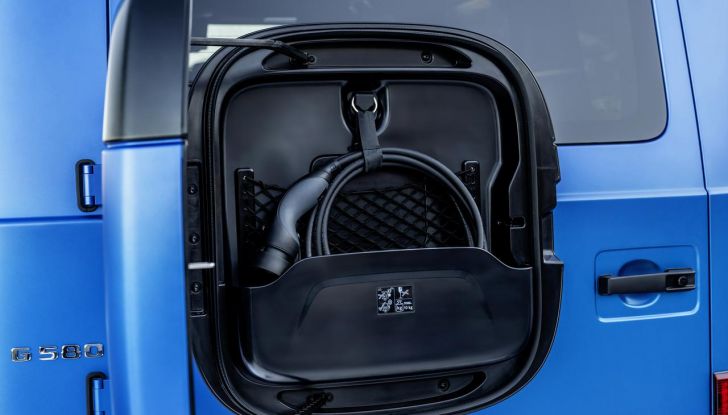 Mercedes Classe G elettrico: caratteristiche, design, abitacolo, motori, autonomia e prezzi - Foto 17 di 120