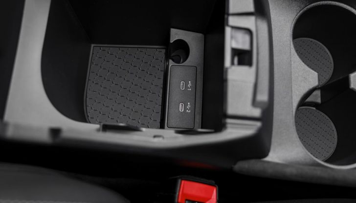 Nissan Qashqai 2024: caratteristiche, abitacolo, motori, design e novità - Foto 100 di 120