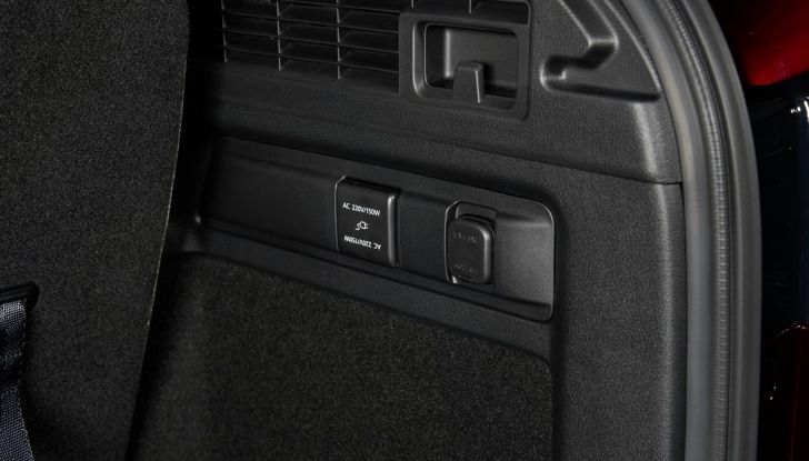 Mazda CX-80 2024: motori, allestimenti e prezzi - Foto 110 di 120