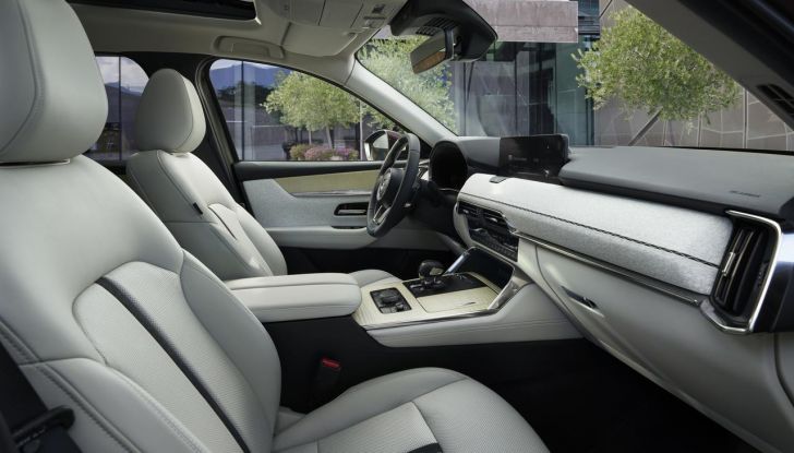Mazda CX-80 2024: motori, allestimenti e prezzi - Foto 17 di 120