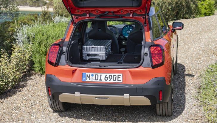 Nuova Mini Aceman: caratteristiche, design, abitacolo, versioni, motori e autonomia - Foto 128 di 134
