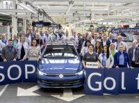 Volkswagen Golf 2025: partita la produzione in serie