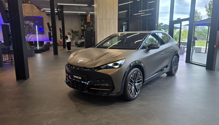 Nuova CUPRA Tavascan e Born VZ: la prova su strada dei due nuovi modelli della casa catalana - Foto 1 di 27