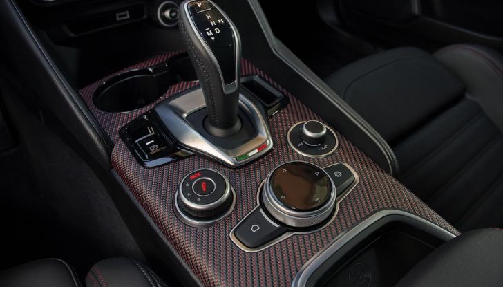 Alfa Romeo Giulia e Stelvio Quadrifoglio Super Sport: debutta la nuova serie limitata - Foto 23 di 57