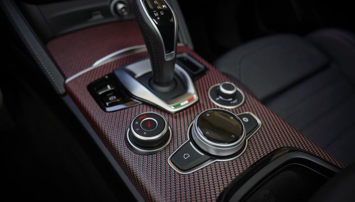 Alfa Romeo Giulia e Stelvio Quadrifoglio Super Sport: debutta la nuova serie limitata - Foto 51 di 57