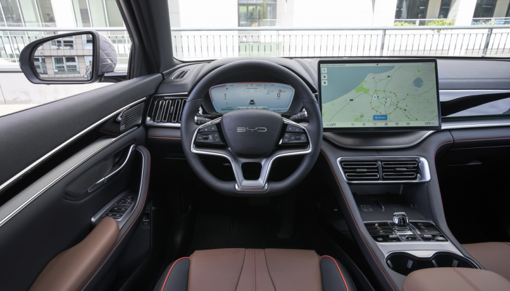 BYD Seal U DM-i prova su strada, prestazioni e prezzi - Foto 11 di 15