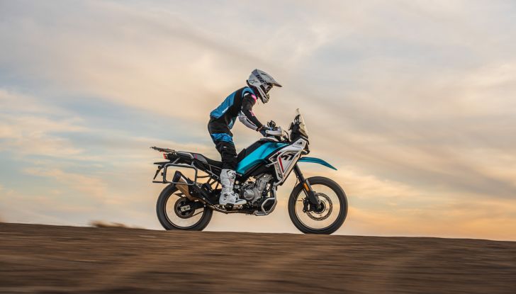 CFMOTO 450MT: caratteristiche, colori e prezzi - Foto 13 di 17