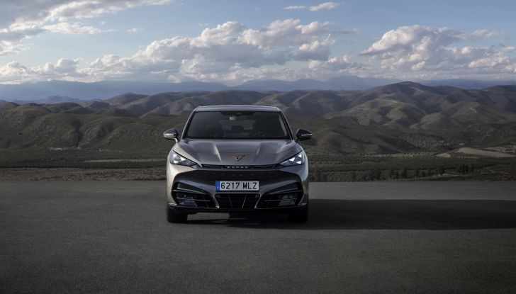 Nuova CUPRA Tavascan e Born VZ: la prova su strada dei due nuovi modelli della casa catalana - Foto 9 di 27