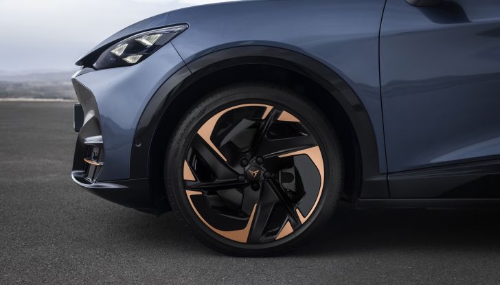 Nuova CUPRA Tavascan e Born VZ: la prova su strada dei due nuovi modelli della casa catalana - Foto 17 di 27