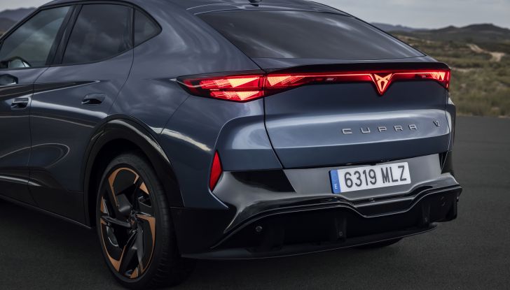 Nuova CUPRA Tavascan e Born VZ: la prova su strada dei due nuovi modelli della casa catalana - Foto 18 di 27