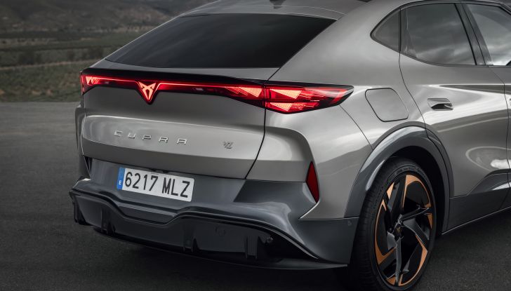 Nuova CUPRA Tavascan e Born VZ: la prova su strada dei due nuovi modelli della casa catalana - Foto 21 di 27