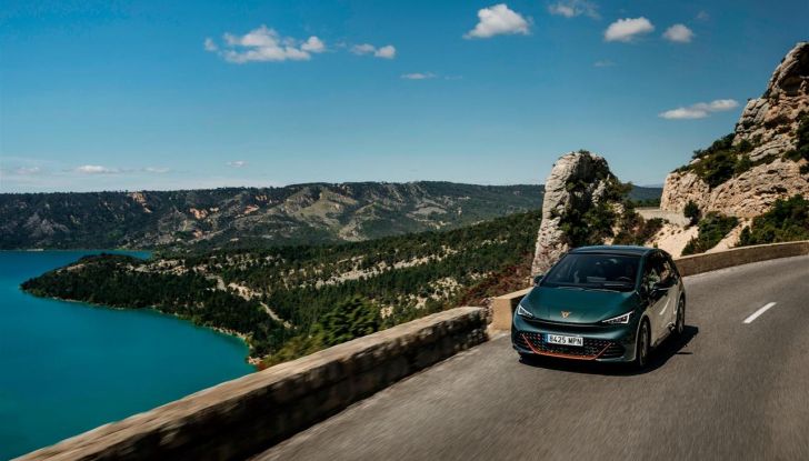 Cupra Born VZ: al via agli ordini in Italia da 52.550 euro - Foto 10 di 12