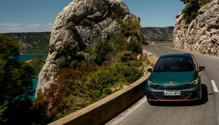 Cupra Born VZ: al via agli ordini in Italia da 52.550 euro - Foto 8 di 12