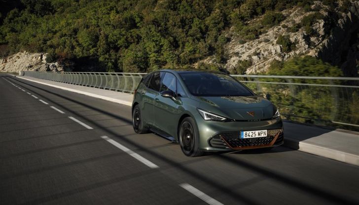 Cupra Born VZ: al via agli ordini in Italia da 52.550 euro - Foto 3 di 12